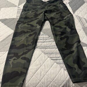 Old Navy High Waisted Powersoft Green Camouflage Pocket Leggings - Size XXL